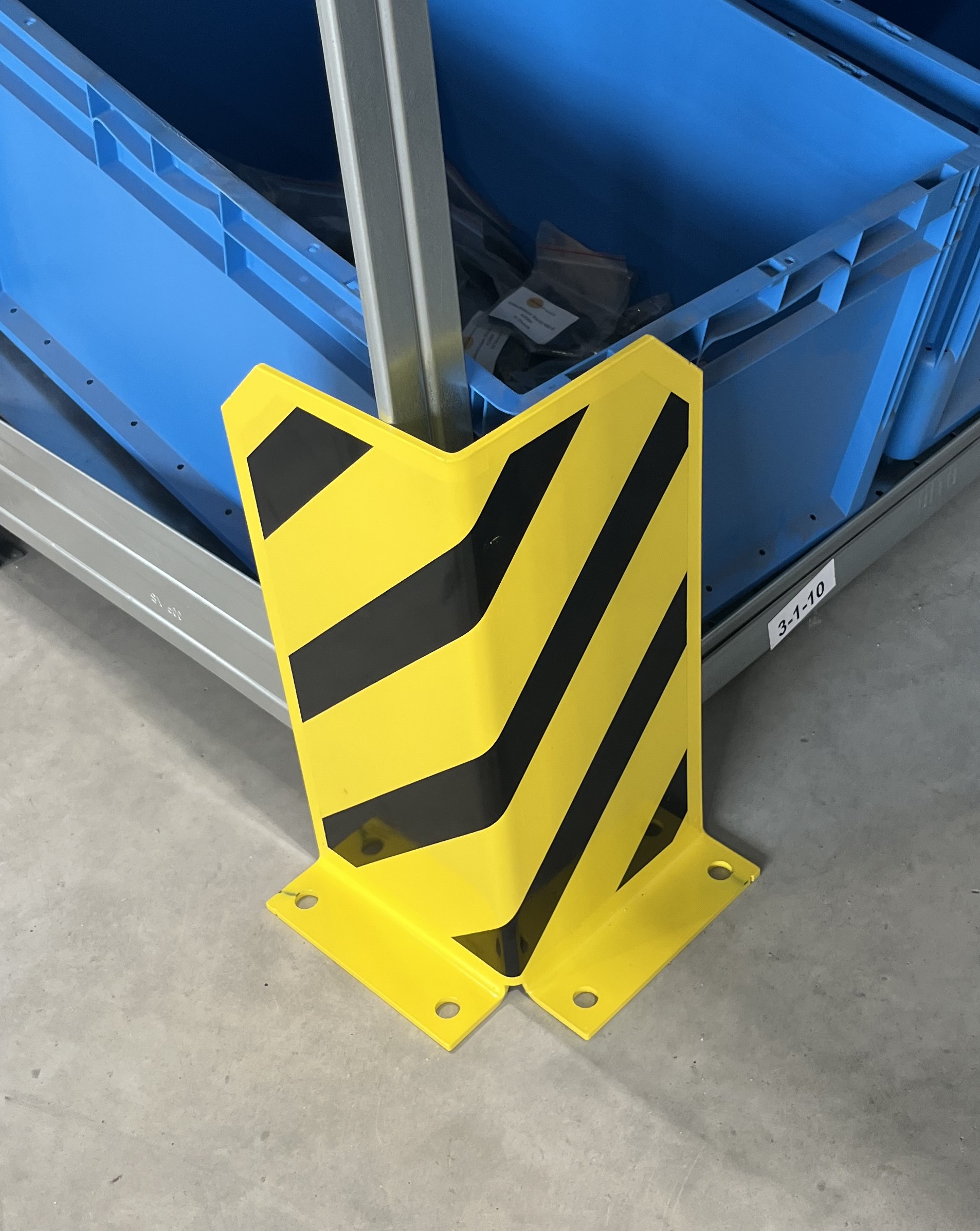 Anfahrschutz L mit Warnmarkierung